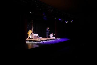 “Açık Denizde” oyunu Gemlik seyircisinden tam not aldı