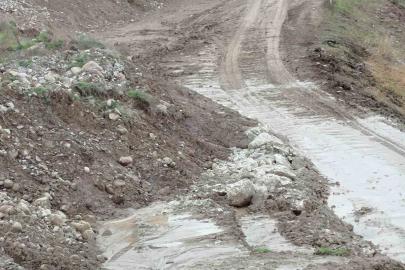 Beypazarı-Adaören yolu heyelan nedeniyle trafiğe kapatıldı