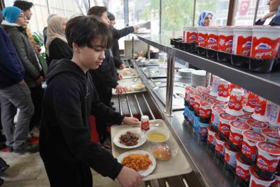 Bilecikli şehit İlhan Ongan’ın anısına binlerce kişiye ücretsiz yemek dağıtıldı