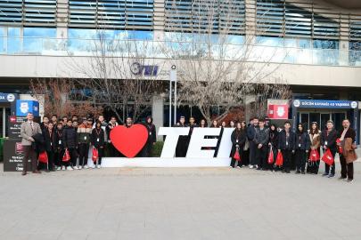 Eskişehirli öğrenciler TEI’de yerli ve millî havacılık teknolojilerini tanıdı