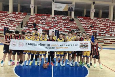 Genç sporculardan kadına şiddetle ilgili anlamlı pankart