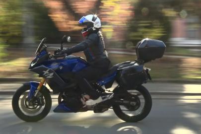 Kadın sürücü İspanya’dan Türkiye’ye motosikletle 4,5 günde geldi: Sınırda gözyaşlarını tutamadı