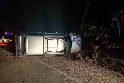 Kontrolden çıkan pikap PTS direğine çarptı