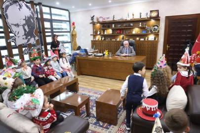 Kreş öğrencilerinden renkli yeni yıl sürprizi