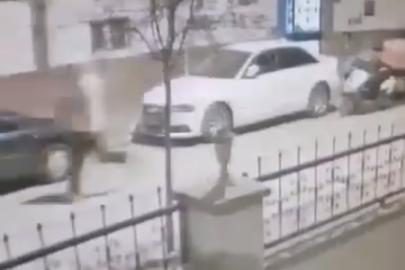 Kuryenin çantasındaki dürümü çalıp koşarak kaçtı