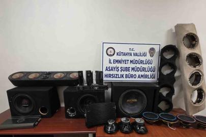 Kütahya’da araçlardan ses sistemi hırsızlığı yapan 2 şüpheli yakalandı