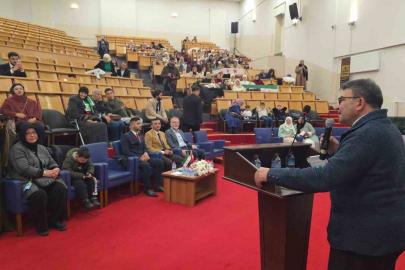 Kütahya’da eğitim gören Suriyeli öğrenciler, Baas rejiminin devrilmesinin birinci yıl dönümünü kutladı