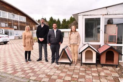 Patili dostlara anlamlı kulübe bağışı