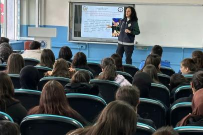 Polisten lise öğrencilerine yönelik eğitim