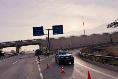 Yoğun sis nedeniyle kara yolu ulaşıma kapatıldı