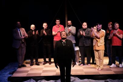 Sanat ve Demokrasi Sahneye Taşındı: Sui Generis Tiyatro’dan Unutulmaz Gece!