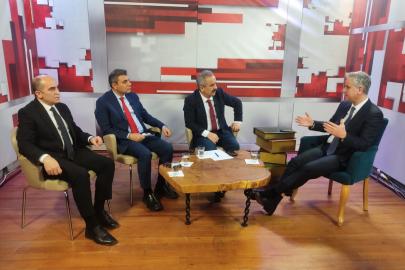 AK Partili Yalçın’dan Meclis’teki Arbedeye Sert Tepki: "Gazi Meclis Şov Alanı Değildir!"