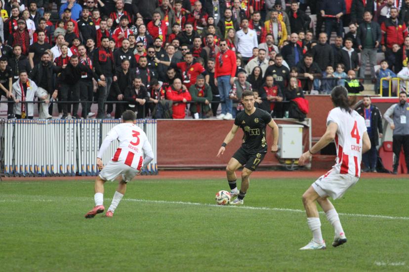 Şimşekler şampiyonluk yolunda durmuyor