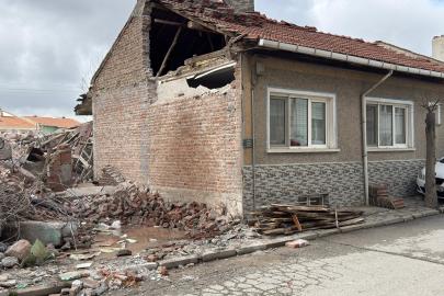 Tunç'tan yığma bina tadilatına tepki