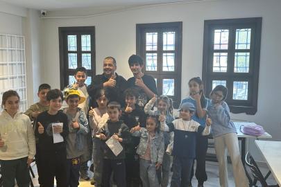 23 Nisan'ı kendi şarkılarını yazarak kutladılar