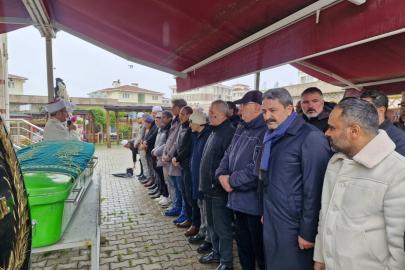Ertuğrul Yılmaz için büyük katılımın olduğu cenaze töreni realizado