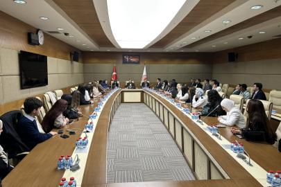Eskişehir’in Misafir Öğrencileri Gazi Meclis’te: Prof. Dr. Ayşen Gürcan’dan Gençlere Destek