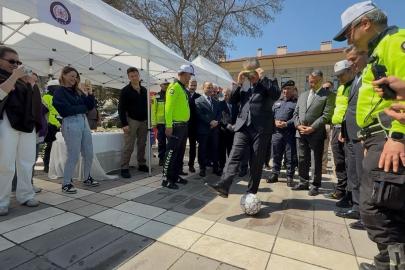 Vali Yılmaz topa vurmakta zorlandı!