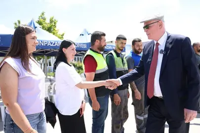 Odunpazarı Belediye Başkanı Kazım Kurt personelle bayramlaştı