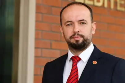 Tepebaşı'nda Tansiyon Yükseliyor: Ünlü'den Başkan Ataç'a 'İstifa' Çağrısı!