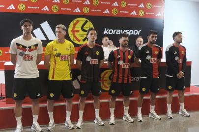 Eskişehirspor'un yeni sezon formaları tanıtıldı