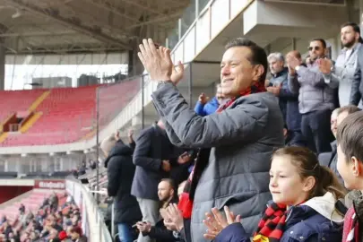 Nebi Hatipoğlu'ndan taraftara müjde: Eskişehirspor sevgini anlat, kombineyi kap!
